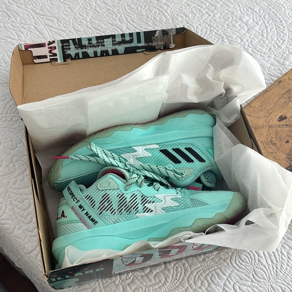 Adidas Dame Basketball Shoe - Picture 8 of 9